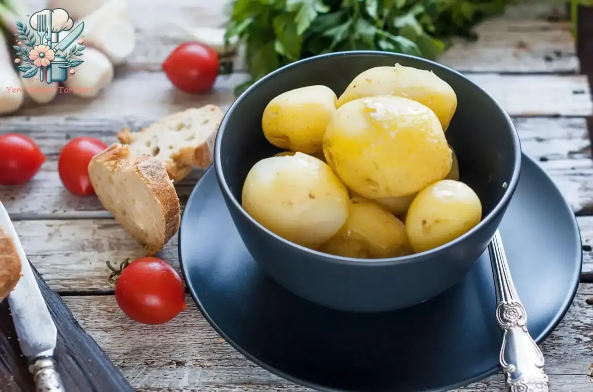 YYT Patatesi haşlarken; kaynar su içerisine atarak haşlamak ile soğuk suda yavaşça kaynatarak haşlamak arasında ne gibi fark var? Hero YYT Patatesi haşlarken; kaynar su içerisine atarak haşlamak ile soğuk suda yavaşça kaynatarak haşlamak arasında ne gibi fark var? Hero